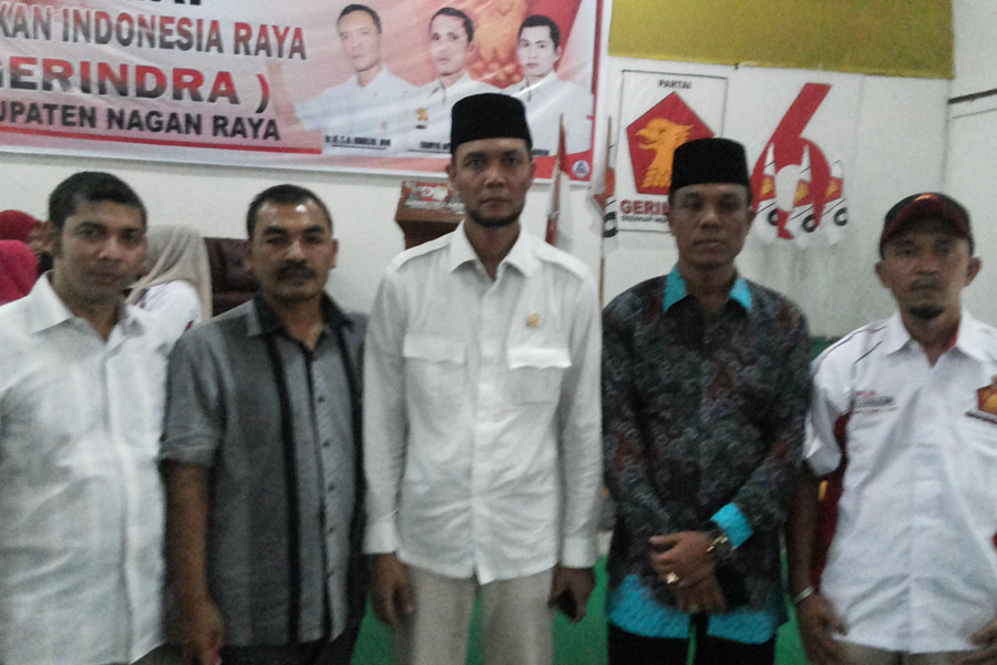 Ketua DPD Gerindra, Ir.TA. Khalid, MM, Ketua Bappilu T.Irsyadi, Ketua DPRK Samsuardi, Ketua DPW PA Nagan Raya, T.Raja Mulia, saat foto bersama usai acara. Foto Istimewa